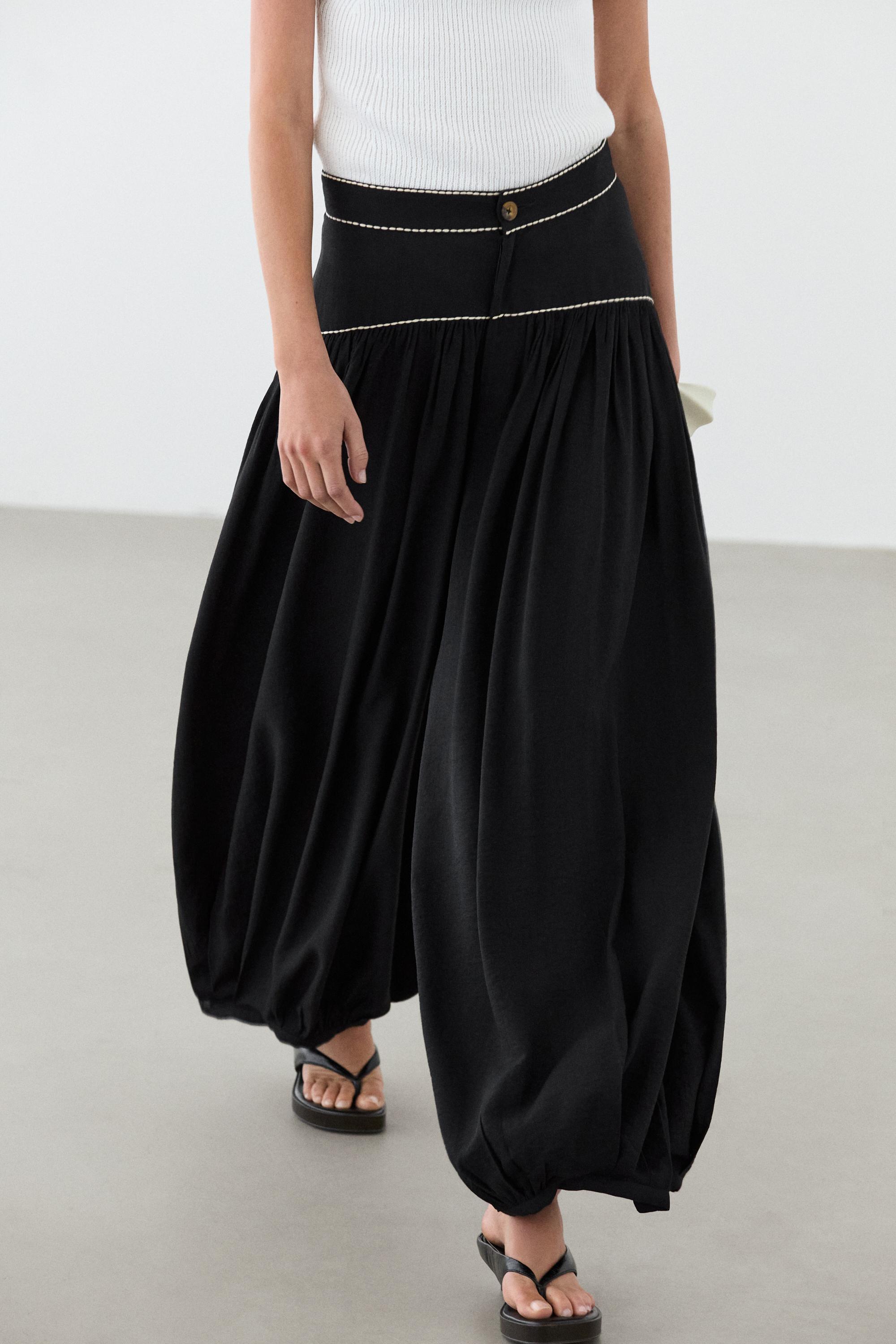 Flowing trousers with contrast detail